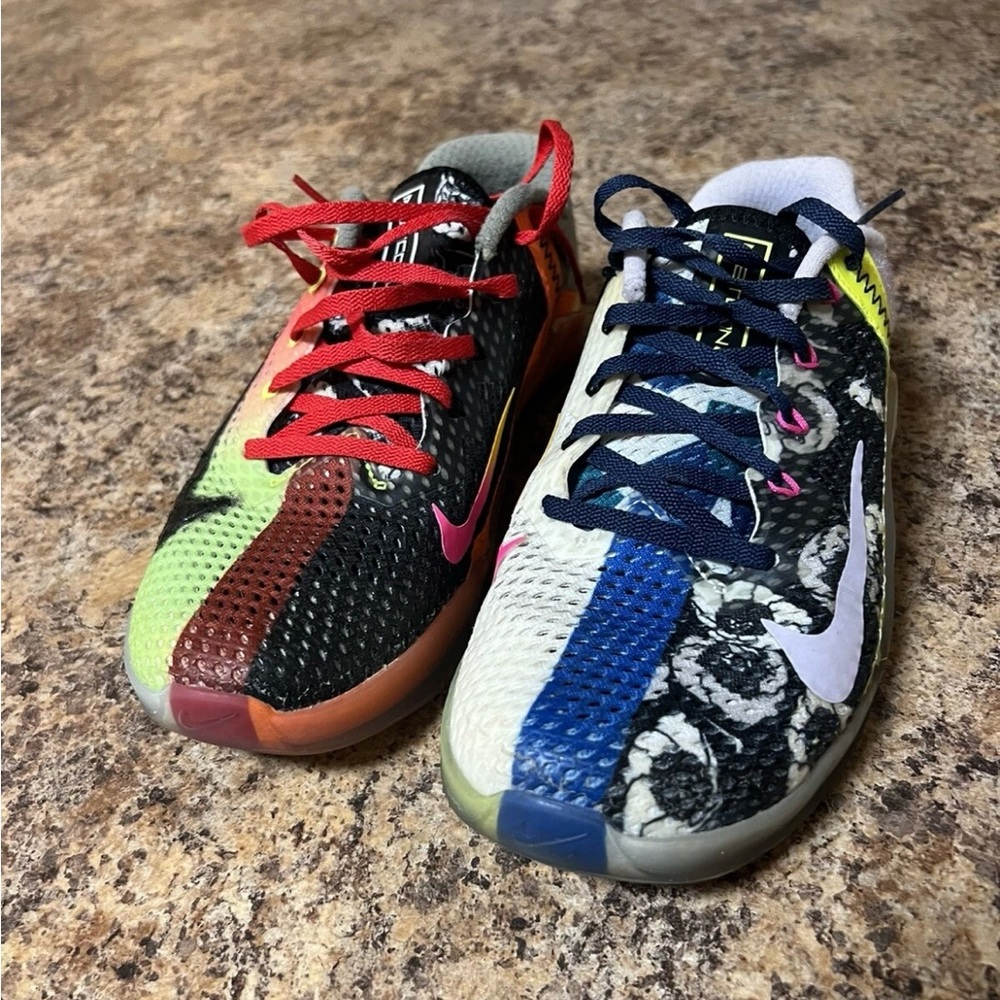 Women’s Nike Red and Black Metcons Dynamic Design (RARE) Size 8.5 (Men’s 7) - Picture 2 of 4